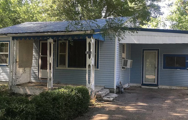 Newly Renovated 3 Bedroom 1 Bath House with Modern Feel!