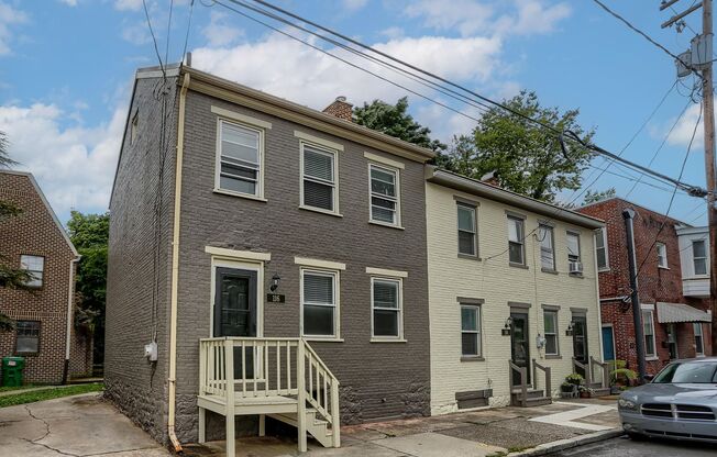 2 beds, 1 bath, $1,450, Unit 116 E Louther St