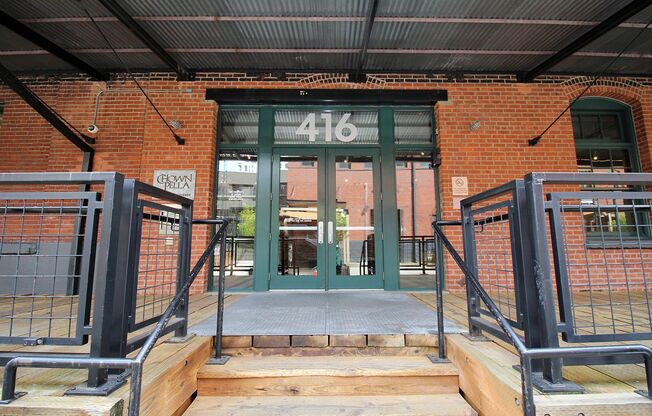 Historic Chown Pella 1 Bedroom Condo in the heart of the Pearl!