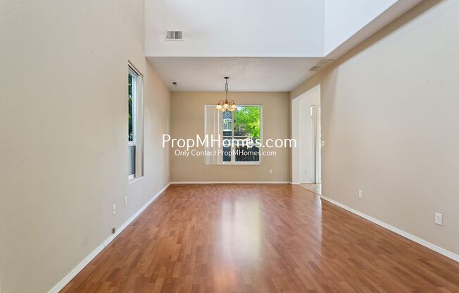 Lovely 3 Bedroom Home in Aloha - Vaulted Ceilings!