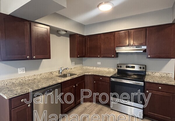 3125 W 79 ST