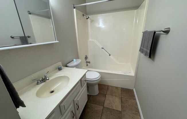 HOT PROPERTY ALERT! Your Dream Starter 3 Bedroom, 1 Bath Home in Springfield Awaits!