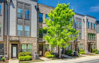 Beautiful 4-story 3 bed 3.5 bath townhome in South End of Charlotte.
