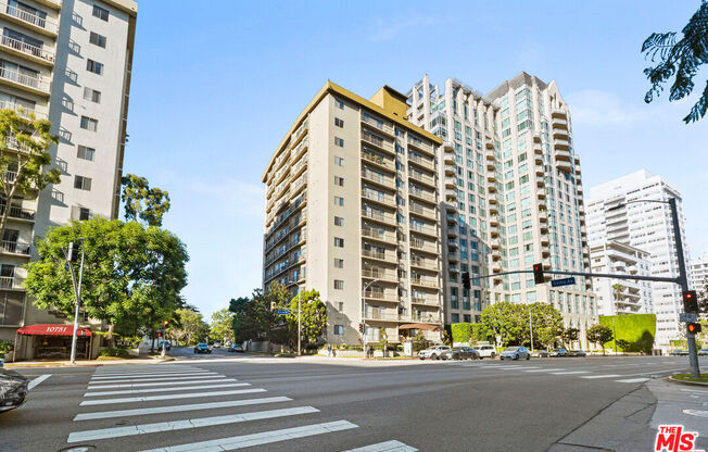 1 bed, 2 baths, 1,076 sqft, $3,400, Unit 703