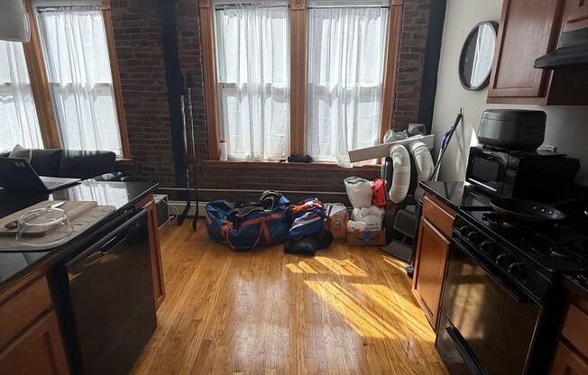 2 beds, 1 bath, $3,640, Unit 20