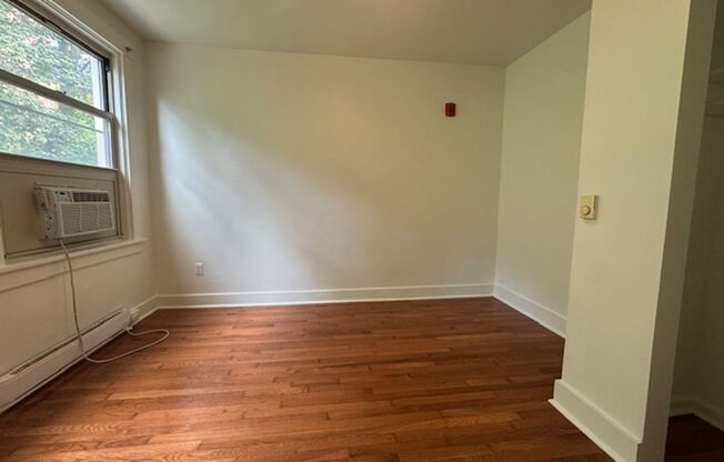 2 beds, 1 bath, 800 sqft, $1,759, Unit 5717 Hobart St. #37