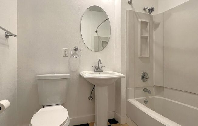 Studio, 1 bath, 525 sqft, $1,260, Unit 219
