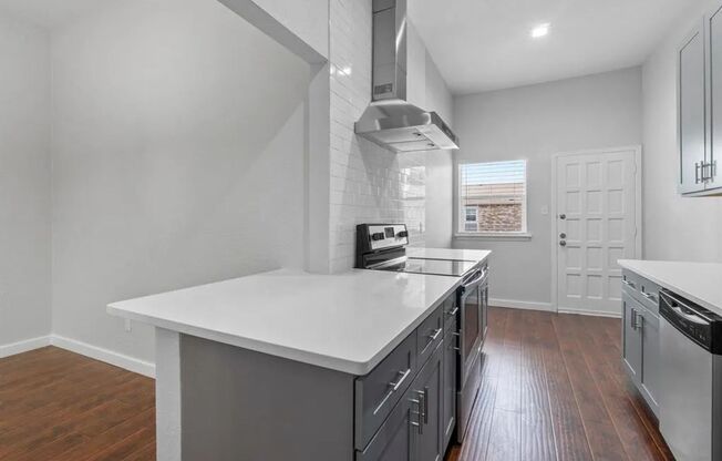 Gorgeous New Remodeled 2 Bedroom Condo near SMU!