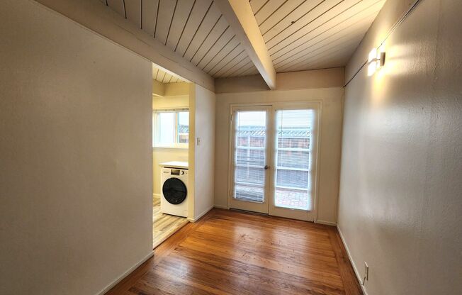 2 beds, 1 bath, $3,200