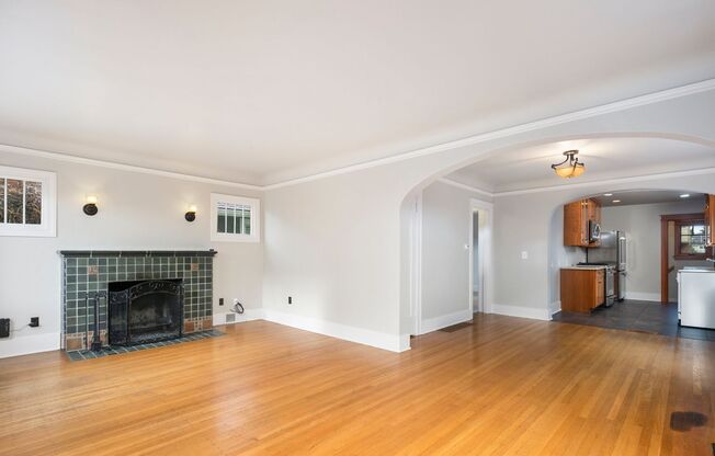 3-Story Greenlake Home with a View - Deck & Patio, Washer/Dryer, Private Garage