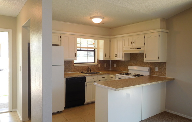 5728 S VANCOUVER AVE