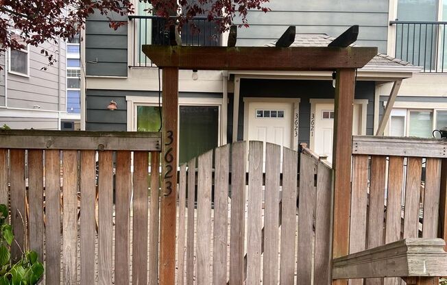 Available 1/0! Cozy townhouse in the Mt Baker neighborhood.