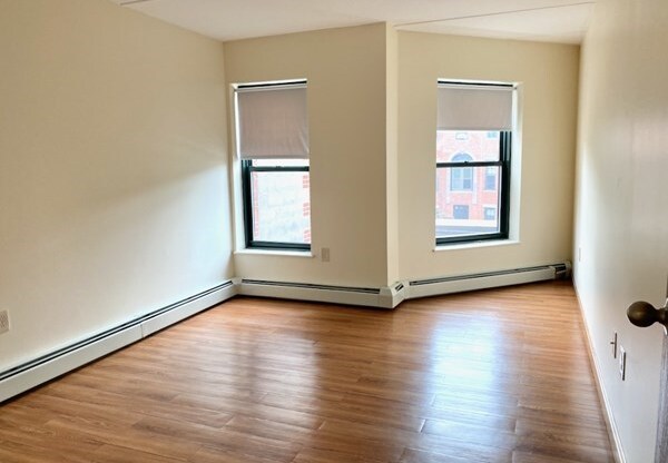3 beds, 1 bath, 1,200 sqft, $4,500, Unit 38