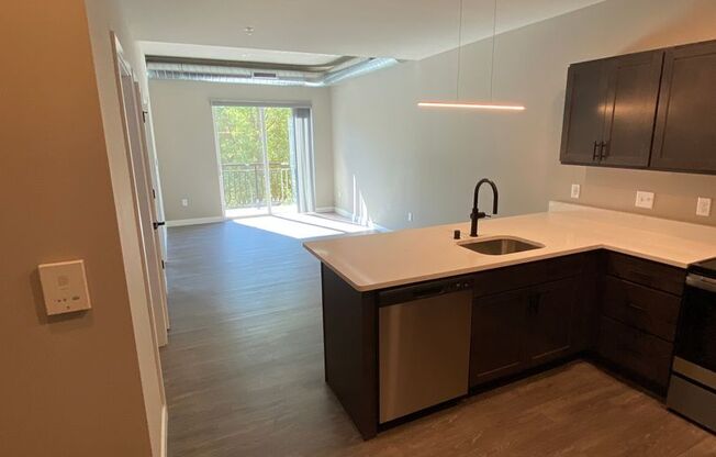 2 beds, 2 baths, 956 sqft, $2,195, Unit 2644-306