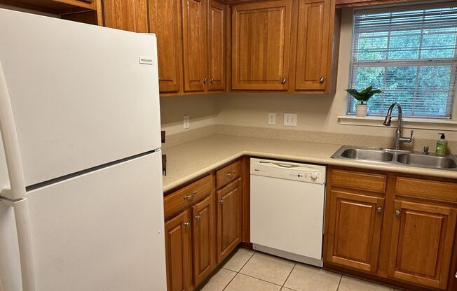 2 beds, 2 baths, $1,500, Unit E1