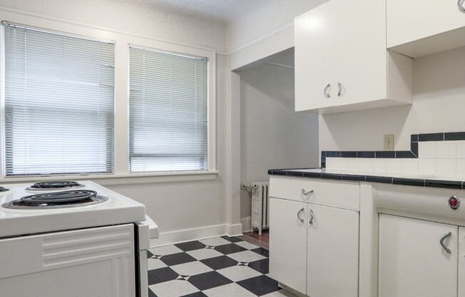 2 beds, 1 bath, 870 sqft, $2,000, Unit 202