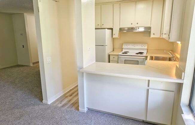 2 beds, 1 bath, 923 sqft, $1,855, Unit 140126