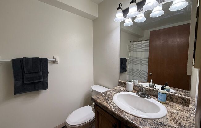 2 beds, 1 bath, 950 sqft, $2,350, Unit 7709CA