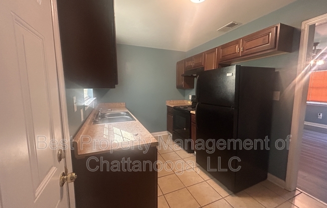 1027 W 37 ST