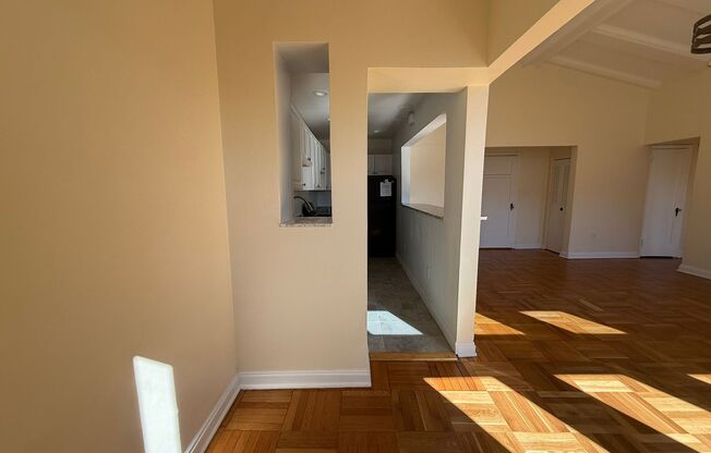 1 bed, 1 bath, 803 sqft, $2,450, Unit Royal York 1106