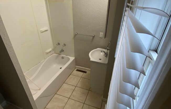 1 bed, 1 bath, $695, Unit 1147