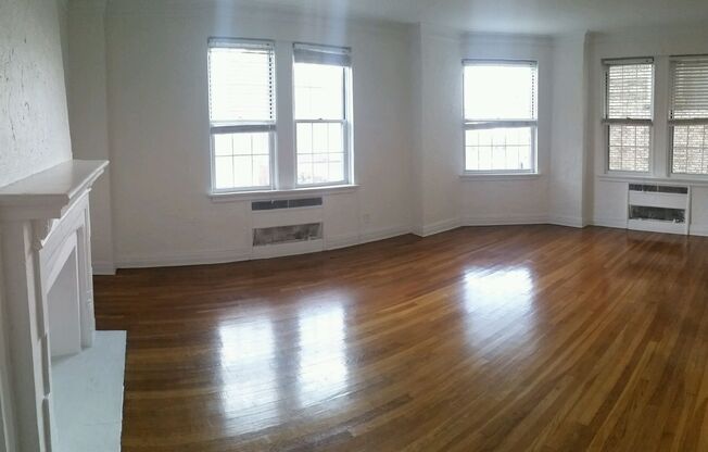 1 bed, 1 bath, 985 sqft, $1,485, Unit New King Edward  408