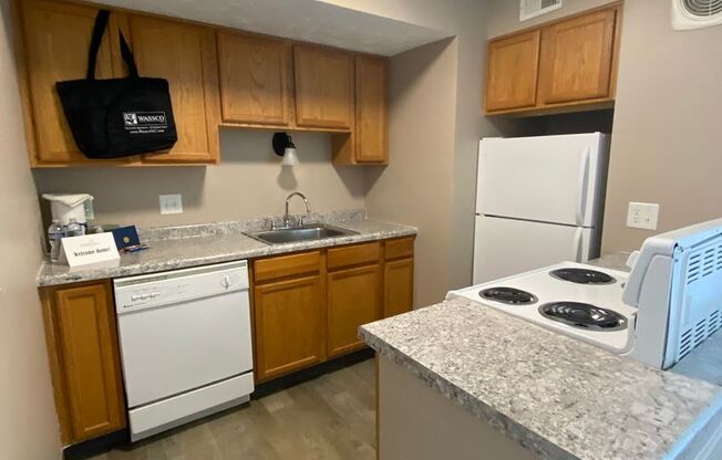 2 beds, 1 bath, 869 sqft, $1,139, Unit 12723T