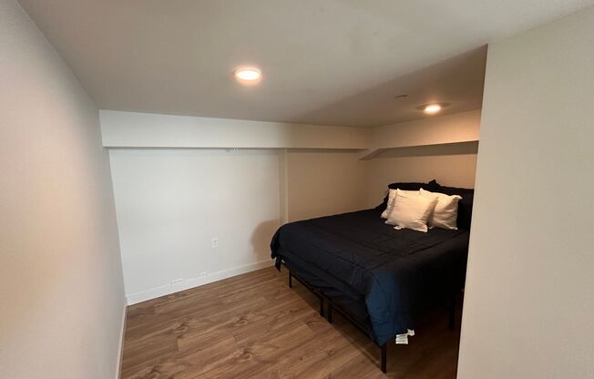 Studio, 1 bath, 305 sqft, $2,045, Unit 667