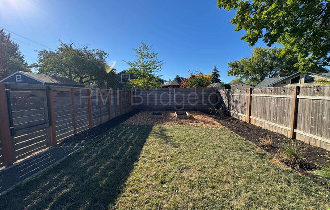 2 beds, 1 bath, 904 sqft, $2,190