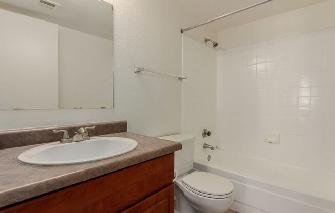 2 beds, 2 baths, 919 sqft, $1,675, Unit 1098