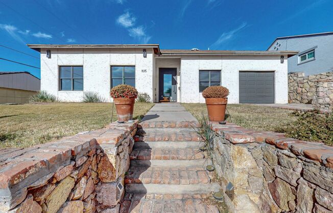 Gorgeous 3 bedrom, 2.5 bath home in West El Paso!