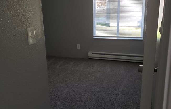 3 beds, 1 bath, 890 sqft, $1,675, Unit 505 H1