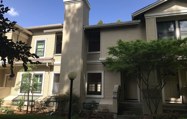 Quiet remodeled townhouse near Sunnyvale and Mountain View Caltrain station in Sunnyvale