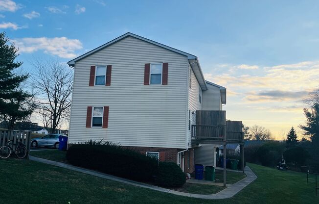 2 Bedroom, 1 Bath Apartment