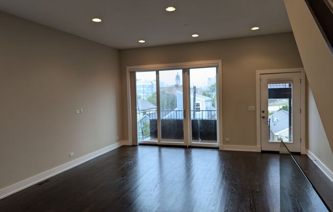 Stunning Newer Construction 3 Bed, 2.5 Bath in West Town