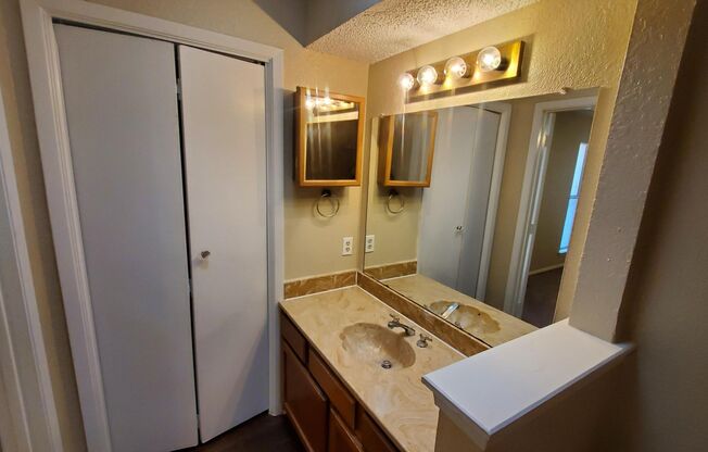 2 beds, 2 baths, $1,525, Unit # B