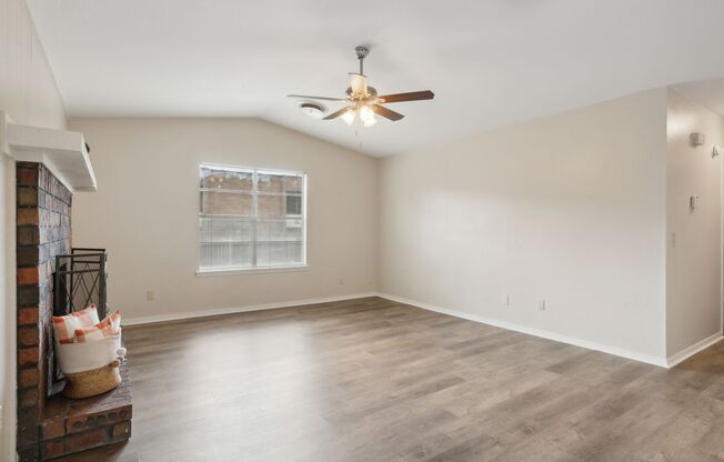 2 beds, 1.5 baths, $1,300, Unit 3224