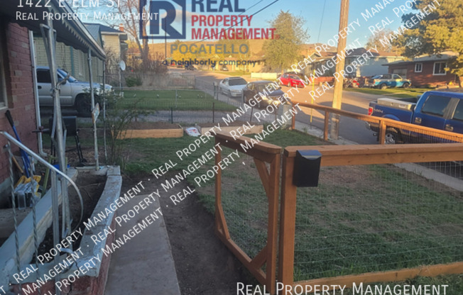 1422 E ELM ST