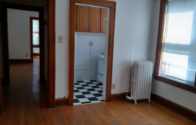 August Management presents the Murray Hill Apartments