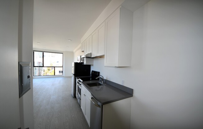 Studio, 1 bath, 402 sqft, $2,910, Unit 1335 Folsom St, Unit 306
