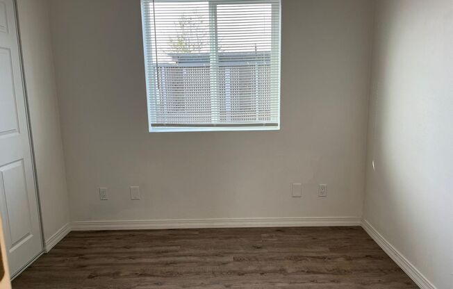 1 bed, 1 bath, 304 sqft, $905, Unit Unit 114
