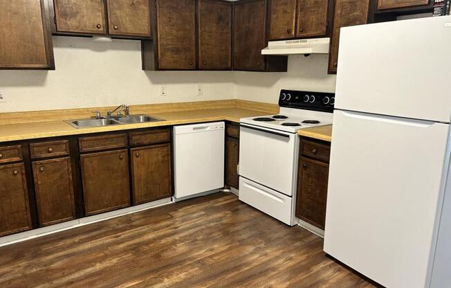 2 beds, 1 bath, 958 sqft, $795