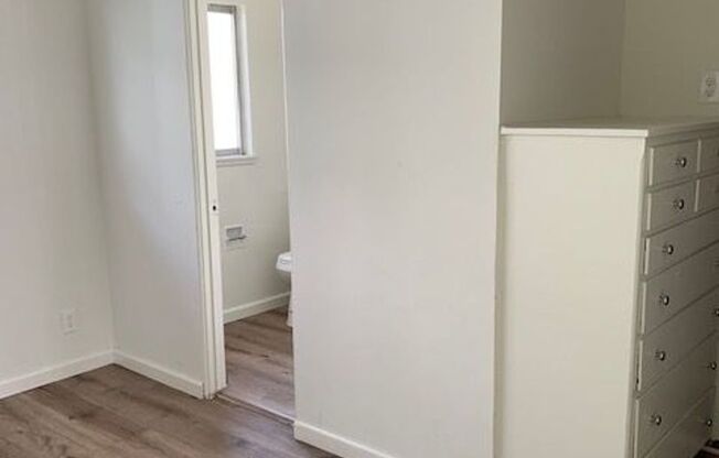 1 bed, 1 bath, $1,925, Unit 14