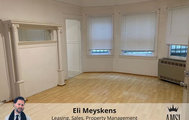 Beautiful Berkeley! One Bedroom apartment w/ Parking, Washer & Dryer and great central location!