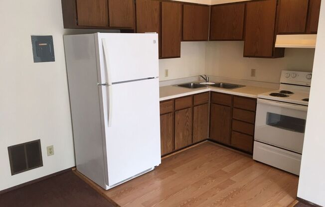 2 beds, 1 bath, 800 sqft, $845, Unit 28