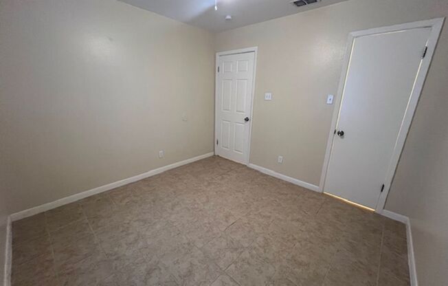 3 beds, 2 baths, $1,600