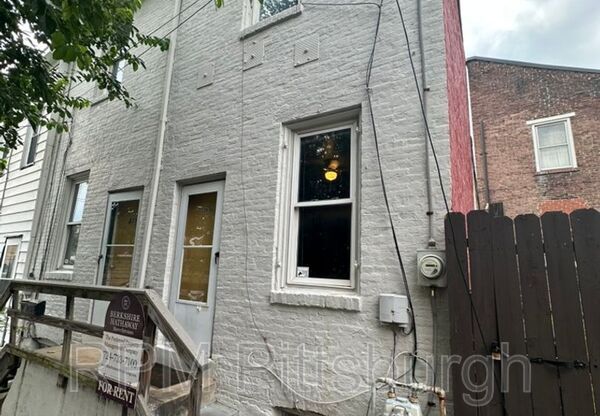 239 5 URBANA WAY