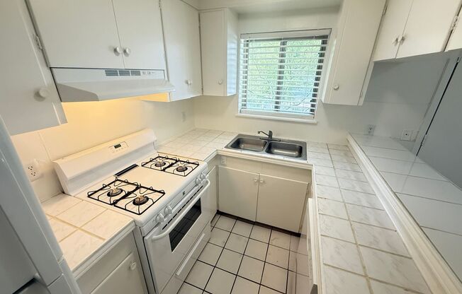 1 bed, 1 bath, 650 sqft, $1,200, Unit PEN-106