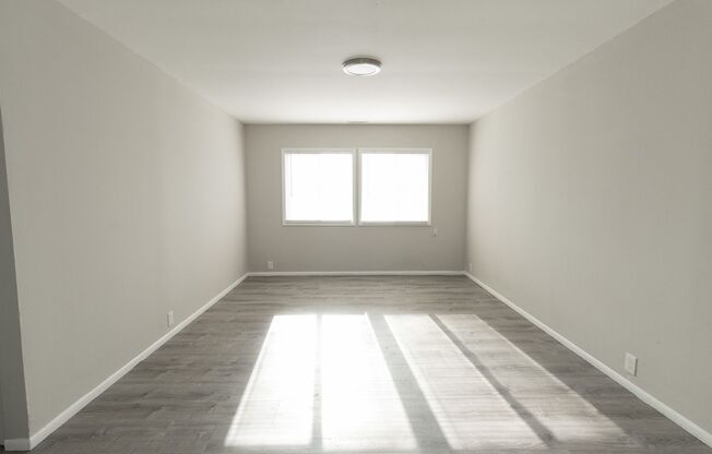 2 beds, 1 bath, 784 sqft, $1,100, Unit 1802 3E