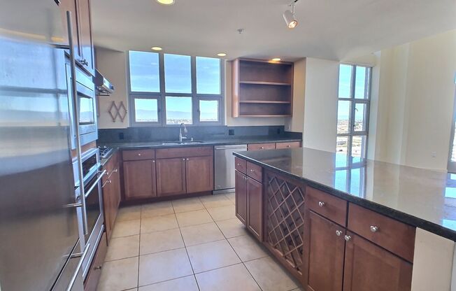 Fantastic 2 Bed/2Bath Penthouse with Panoramic Views at City Heights